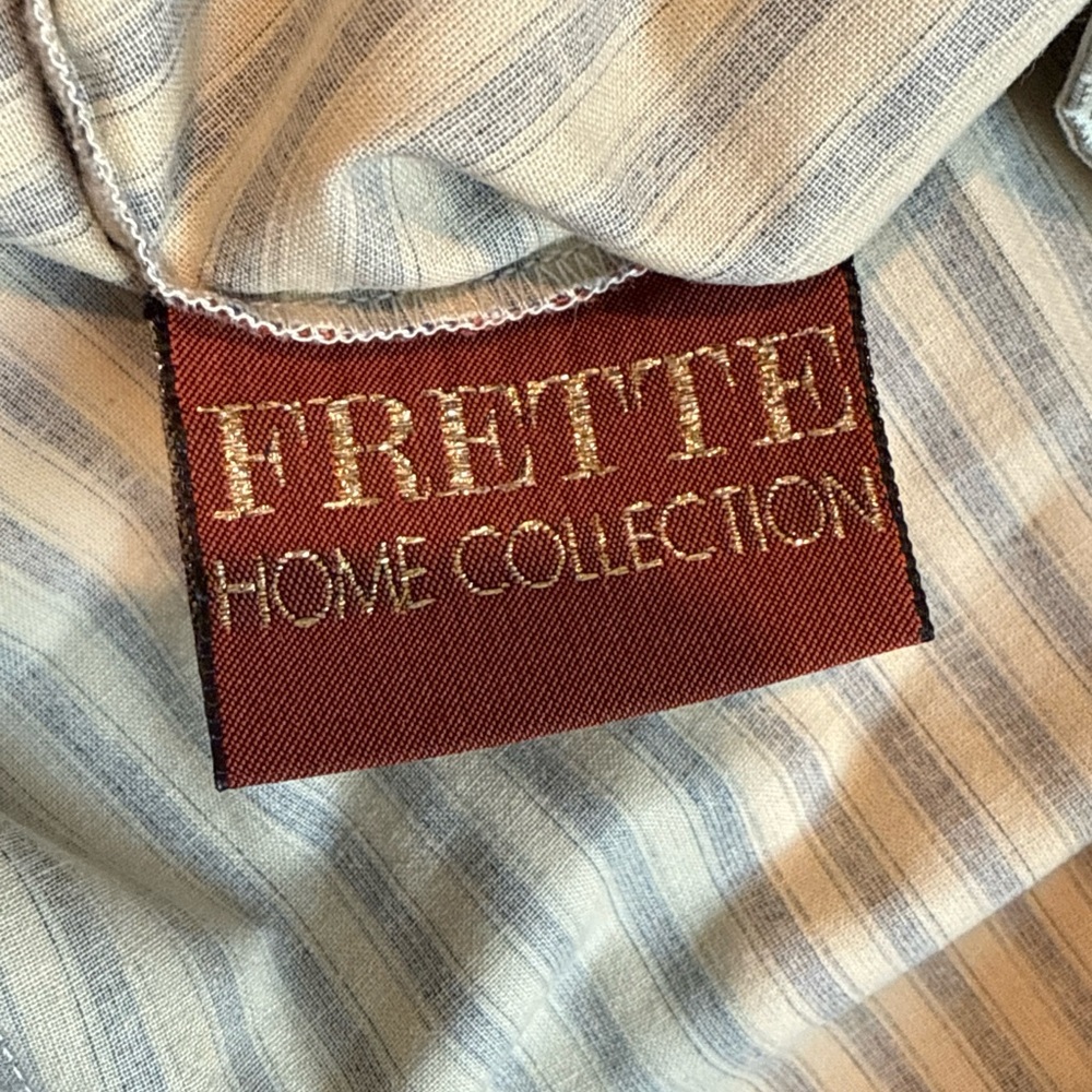 Frette Italy Pillowcases 20”x30”Striped Luxury set of 2 - Picture 3 of 4